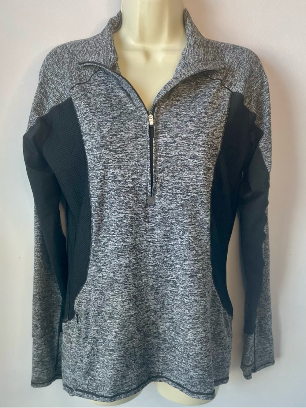 Athleta Heather Gray and Black Quarter-Zip Pullover Size Small Athleisure